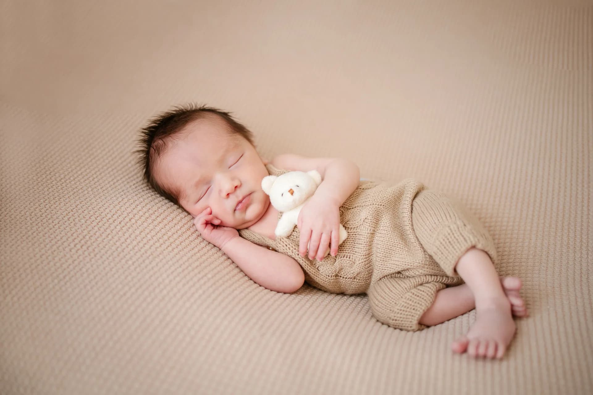 Ensaio newborn fotografado pela Loh Dias Fotografia em Barreiras, BA
